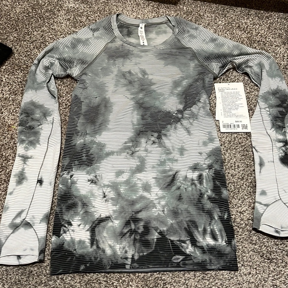 Lululemon long sleeve “to dye for” swiftly tech 2